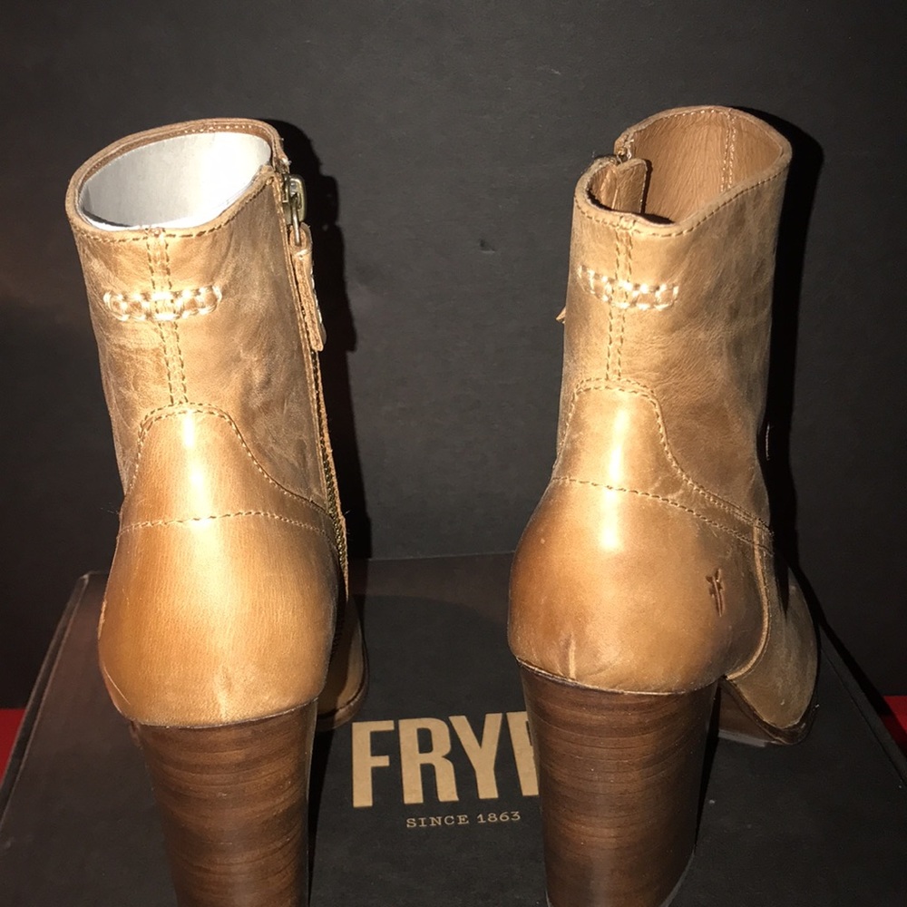 SOLD‼️ Frye Boots Parker Tan Leather Heeled Ankle Boot - Picture 3 of 9